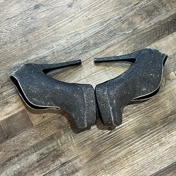 Chinese Laundry Glittery Silver Platform High Heel Ankle Boots / Size: 9 - Picture 3 of 6